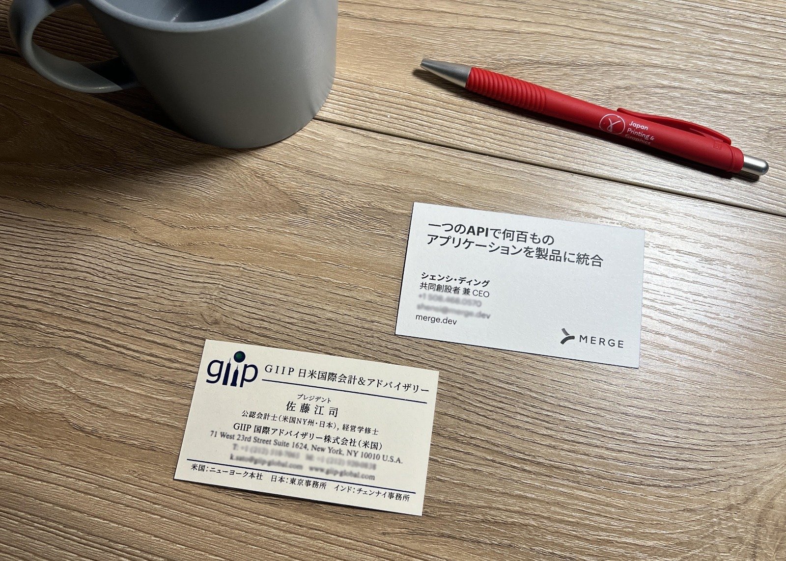 What Elements Should a Bilingual Business Card Include?